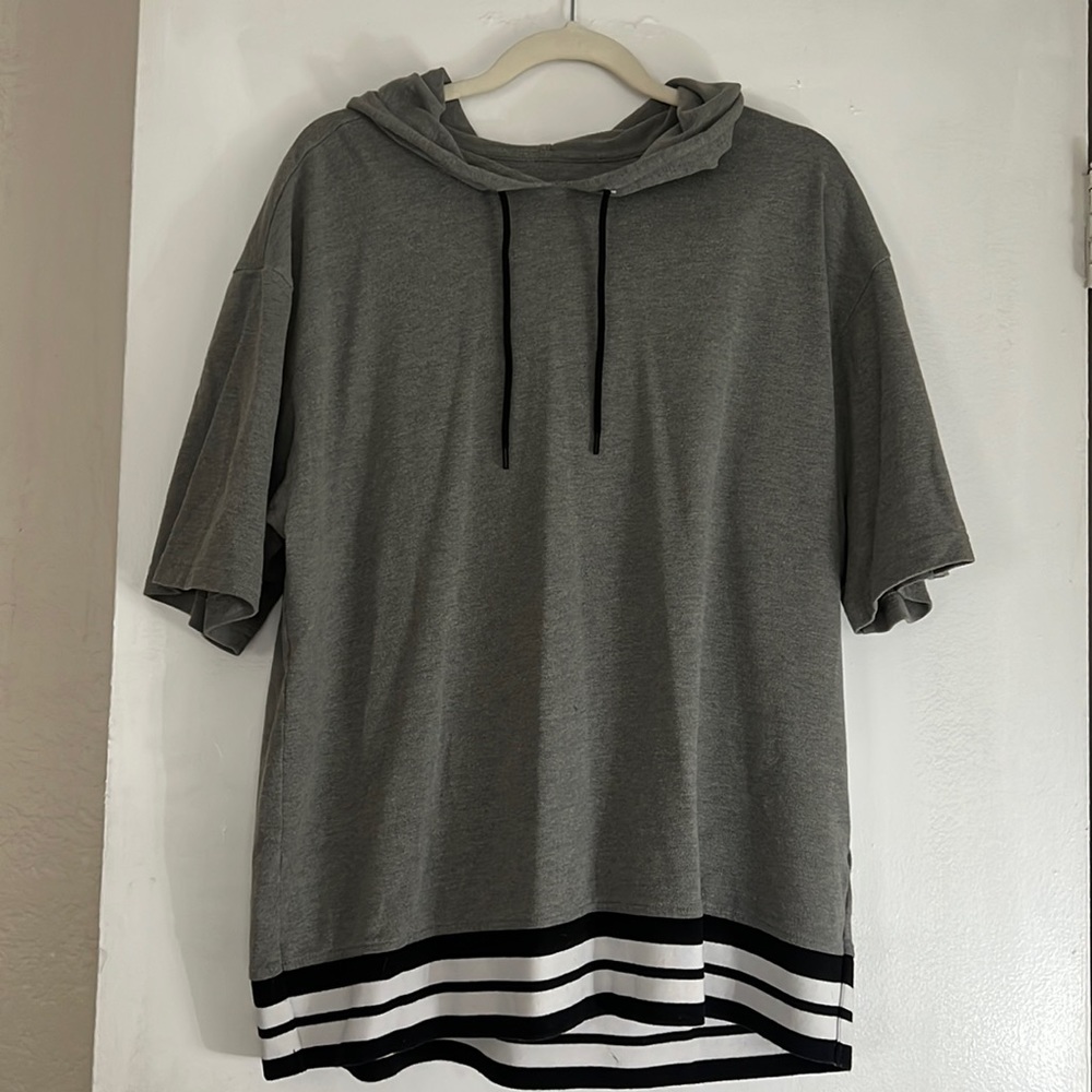 Tee shirt hoodie